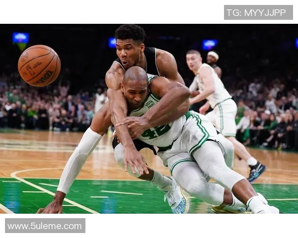 凯尔特人雄鹿激战正酣NBA季后赛精彩对决引发球迷热议